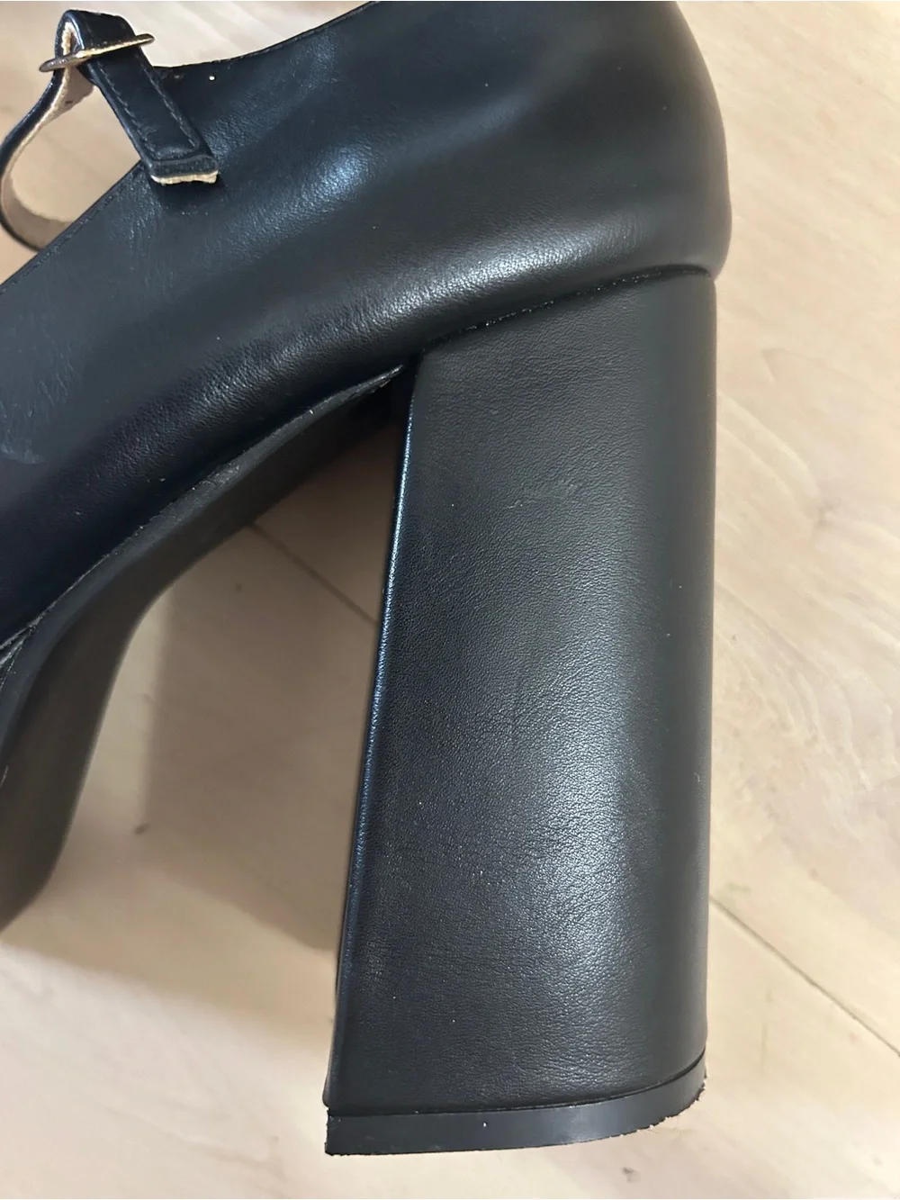 Chunky High Heel Mary Jane Platform Sandals Size 6 With Buckle Closure Black